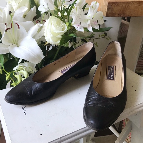 Cole Haan black leather dress shoe - Picture 2 of 16
